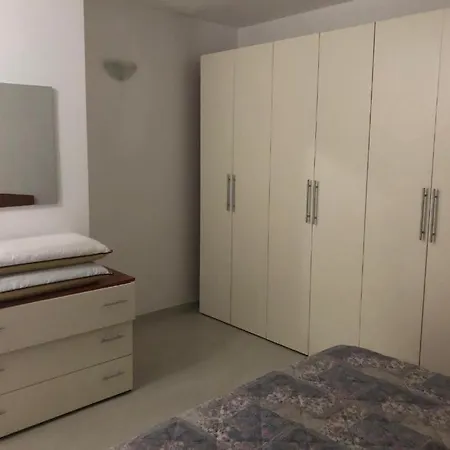 Apartamento Bilocale Con Cortile *